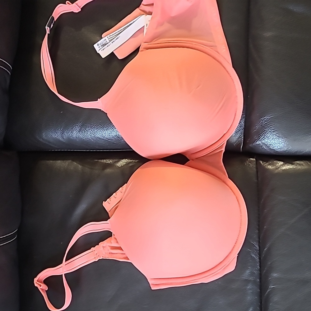 NWT Victoria Secret Extreme soft shelled bra / 36DD / coral pink